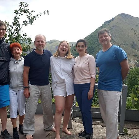 Nnn Guest House Goris Eksteriør bilde